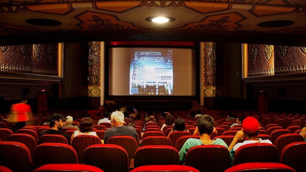 How to Spot Fake and Paid Movie Reviews
