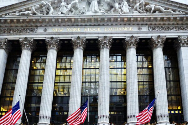 Why the Dow and the S&P 500 Can Move in Opposite Directions